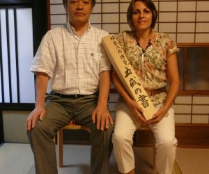 Valéria Hinojosa e Mestre Tadao Yamaguchi - Pergaminho Autorizado
